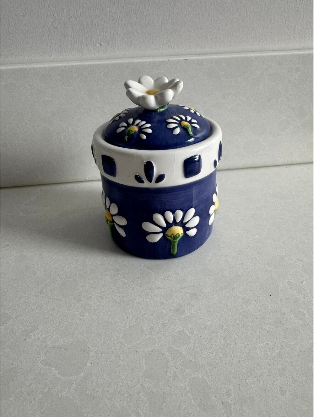 Oneida Spring Daisy Covered Sugar Bowl Blue White Daisy Lidded Ceramic Canister